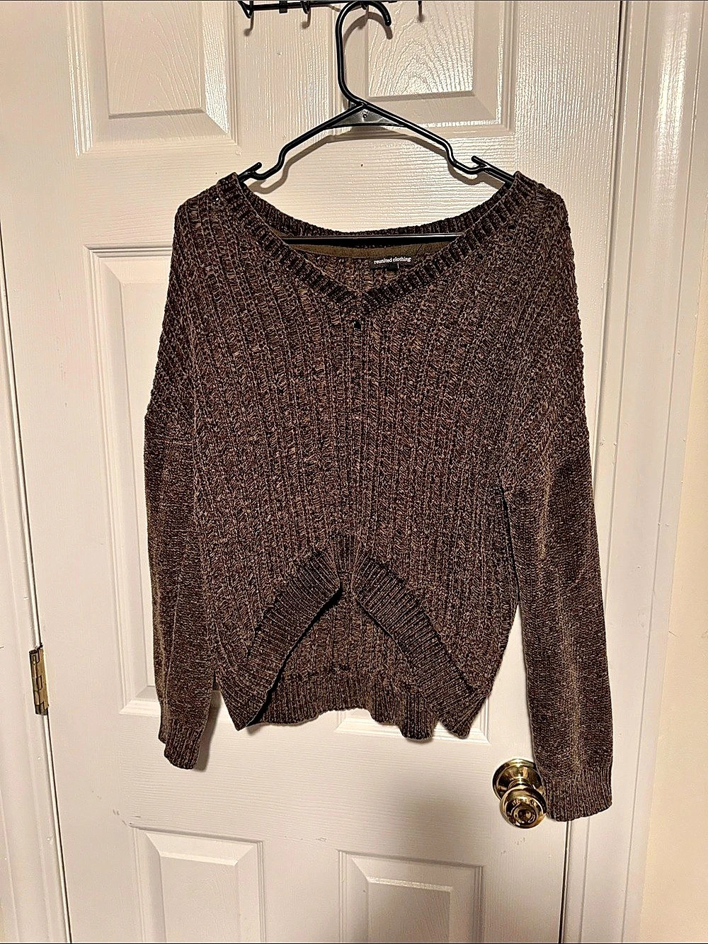reunited clothing green V-Neck Sweater Size Medium Like New